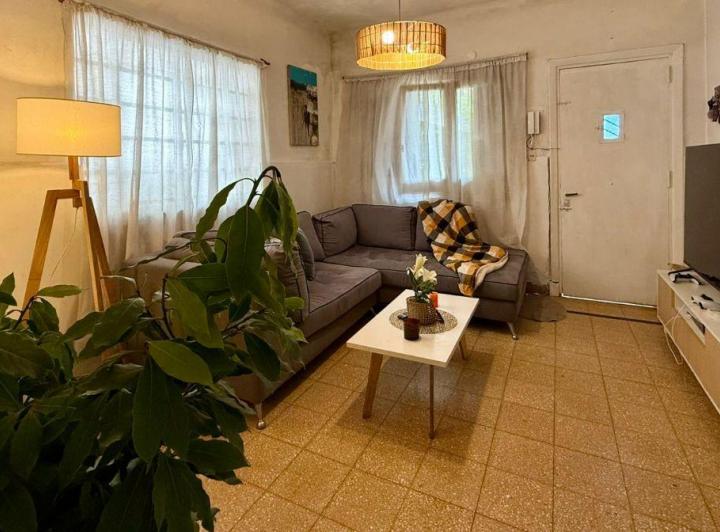 Casa · 147m² · 6 Ambientes · 1 Cochera