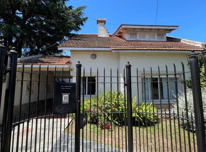 Casa · 170m² · 6 Ambientes · 2 Cocheras