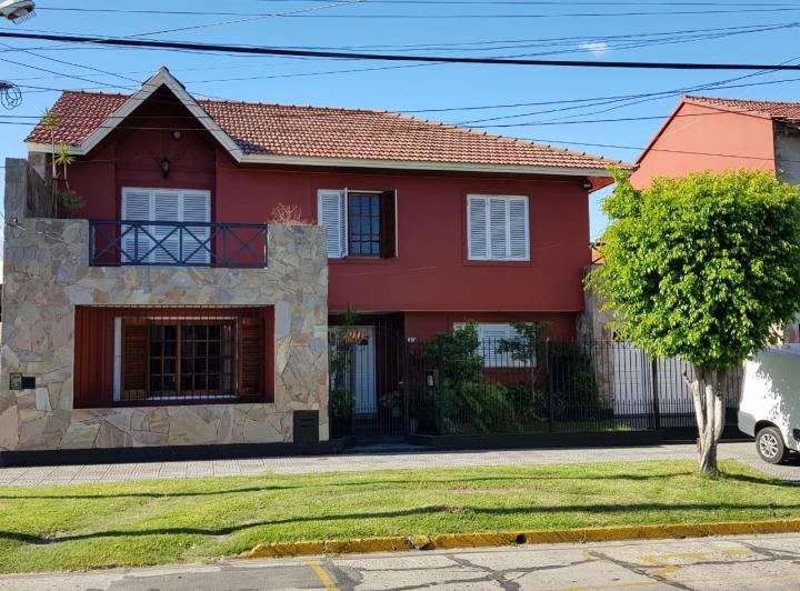 Casa · 170m² · 5 Ambientes · 2 Cocheras