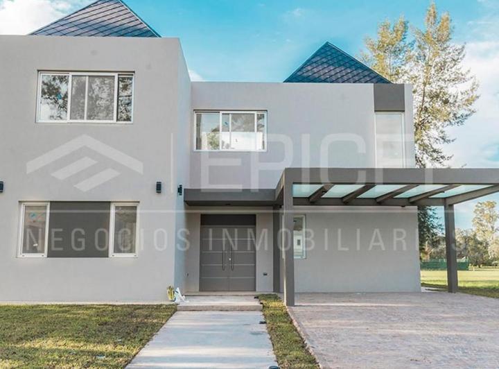 Casa · 308m² · 6 Ambientes · 2 Cocheras