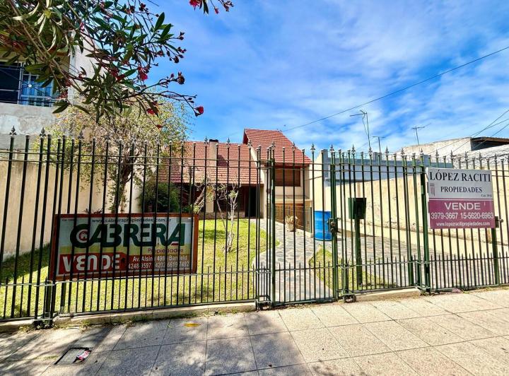 Casa · 270m² · 5 Ambientes · 2 Cocheras