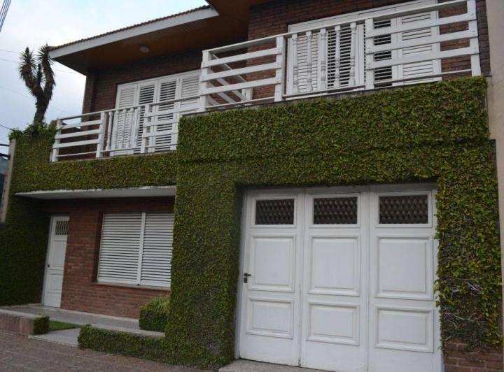 Casa · 270m² · 6 Ambientes · 2 Cocheras