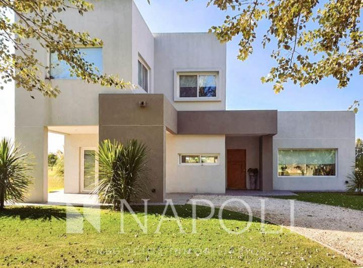 Casa · 200m² · 6 Ambientes · 1 Cochera