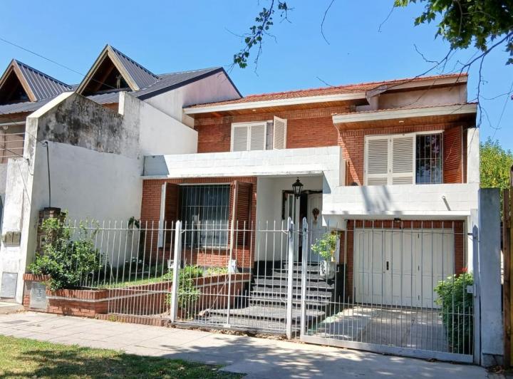 Casa · 193m² · 5 Ambientes · 3 Cocheras
