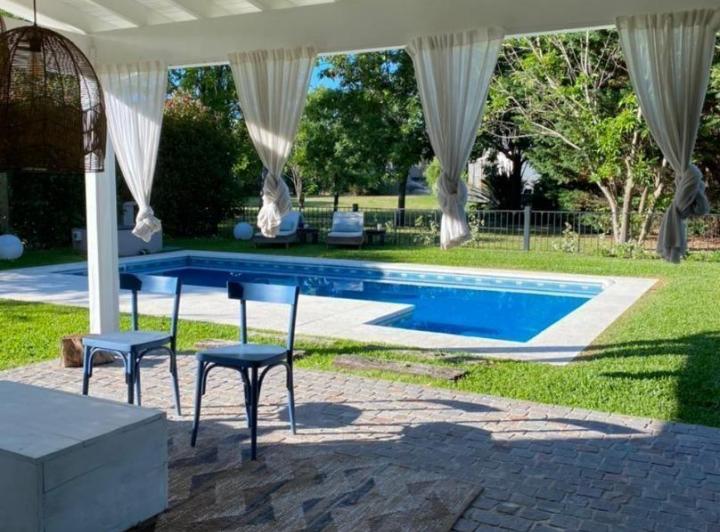 Casa · 331m² · 5 Ambientes · 2 Cocheras
