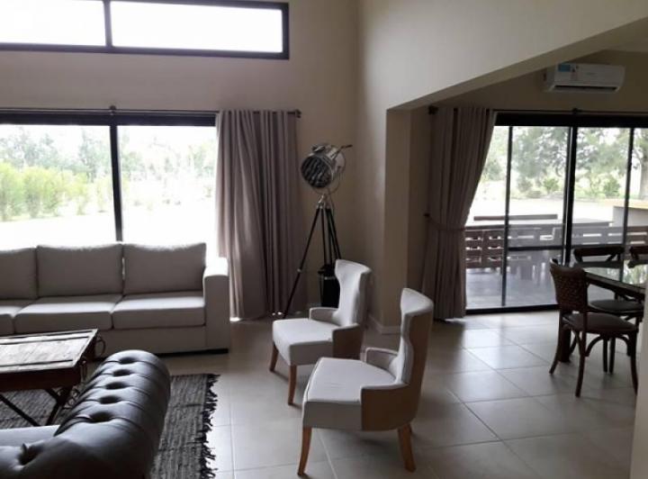 Casa · 350m² · 4 Dormitorios