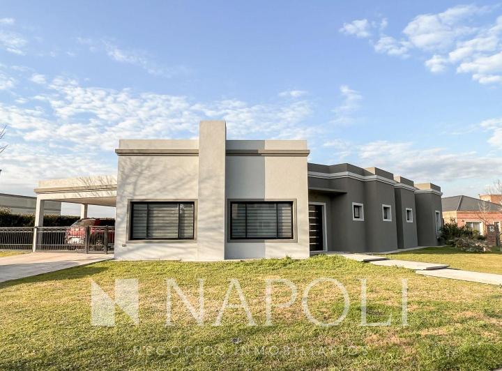 Casa · 216m² · 5 Ambientes · 2 Cocheras