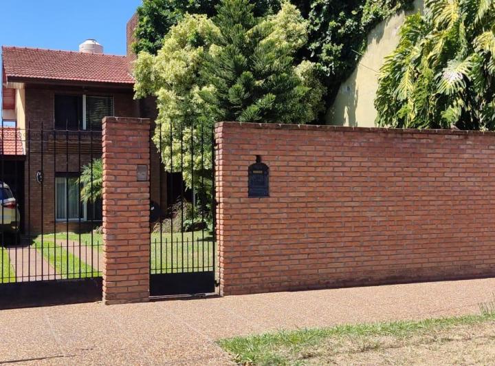 Casa · 320m² · 5 Ambientes · 1 Cochera