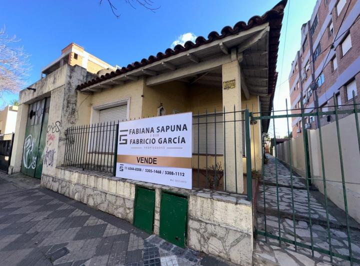 Casa · 250m² · 6 Ambientes · 3 Cocheras