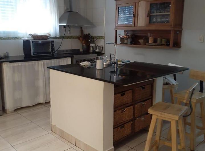 Casa · 200m² · 6 Ambientes