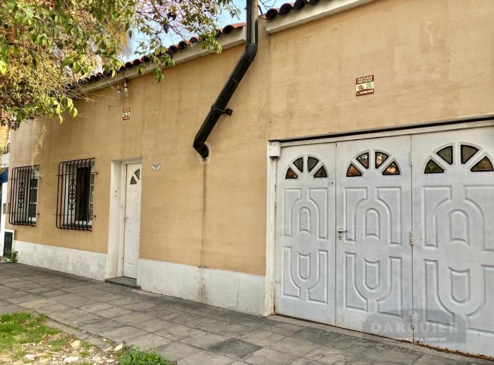 Casa · 305m² · 4 Dormitorios · 2 Cocheras