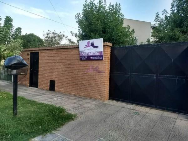 Casa · 155m² · 5 Ambientes · 3 Cocheras
