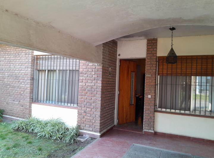 Casa · 90m² · 5 Ambientes · 1 Cochera