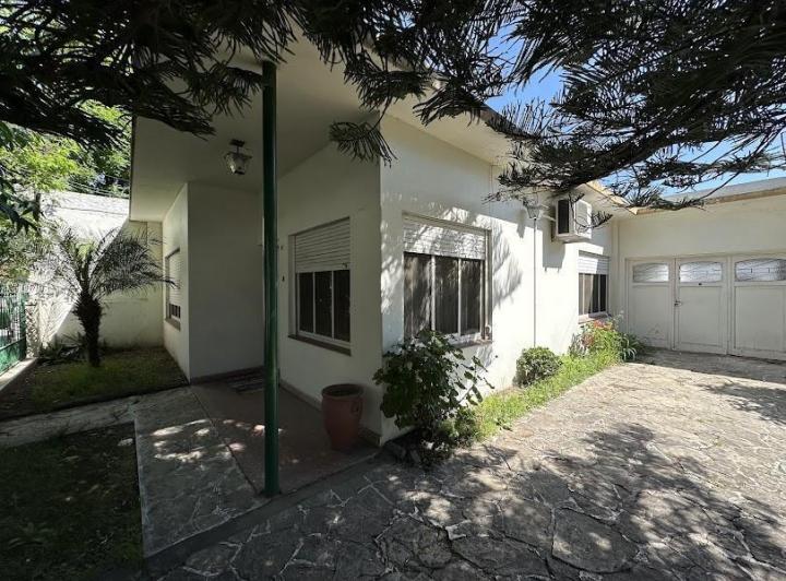 Casa · 180m² · 6 Ambientes · 2 Cocheras