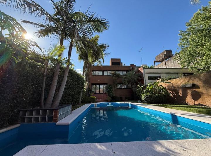 Casa · 500m² · 7 Ambientes · 2 Cocheras