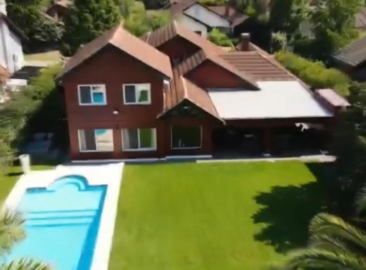 Casa · 400m² · 6 Ambientes · 2 Cocheras