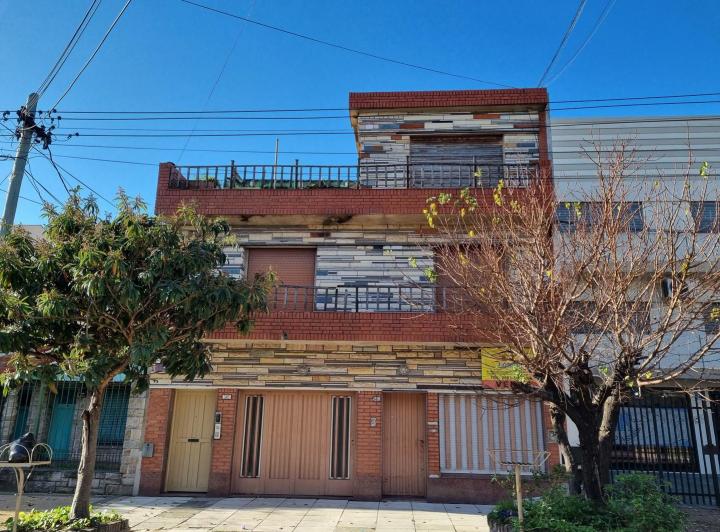 Casa · 160m² · 6 Ambientes · 1 Cochera