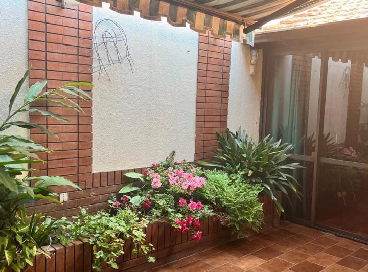 Casa · 226m² · 6 Ambientes · 3 Cocheras