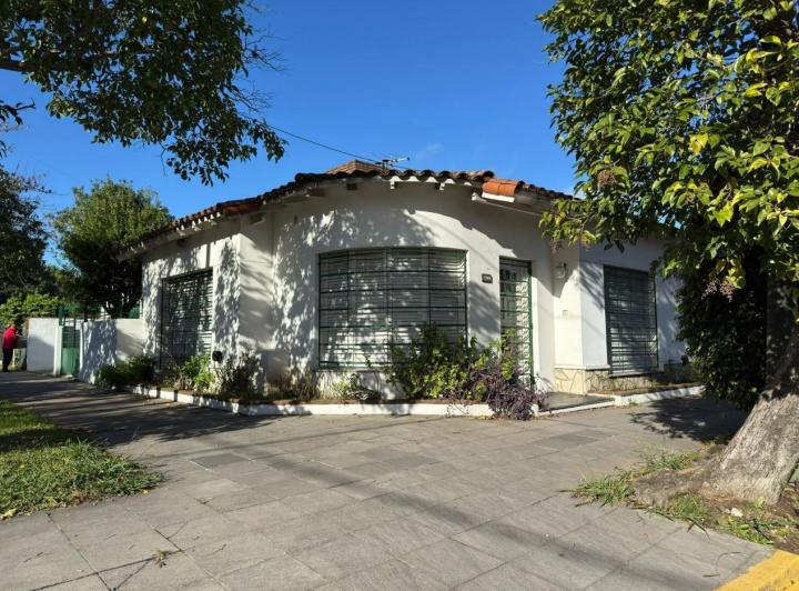Casa · 200m² · 5 Ambientes · 3 Cocheras