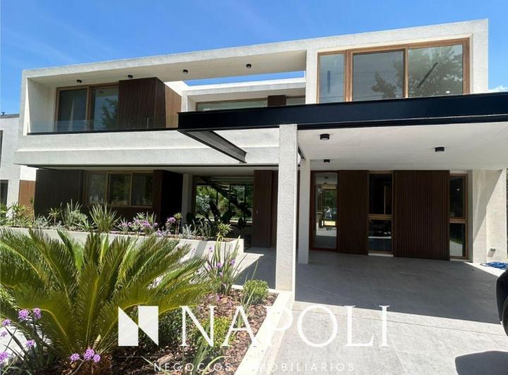 Casa · 350m² · 7 Ambientes · 2 Cocheras