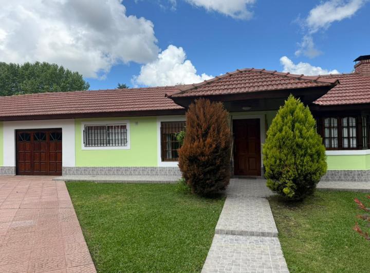 Casa · 185m² · 5 Ambientes · 1 Cochera