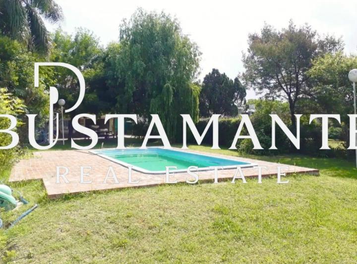 Casa · 250m² · 6 Ambientes · 2 Cocheras