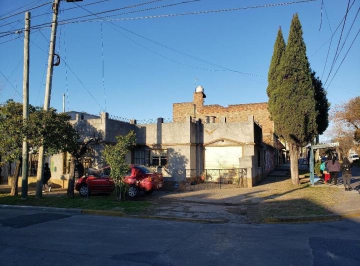 Casa · 1m² · 5 Ambientes · 1 Cochera