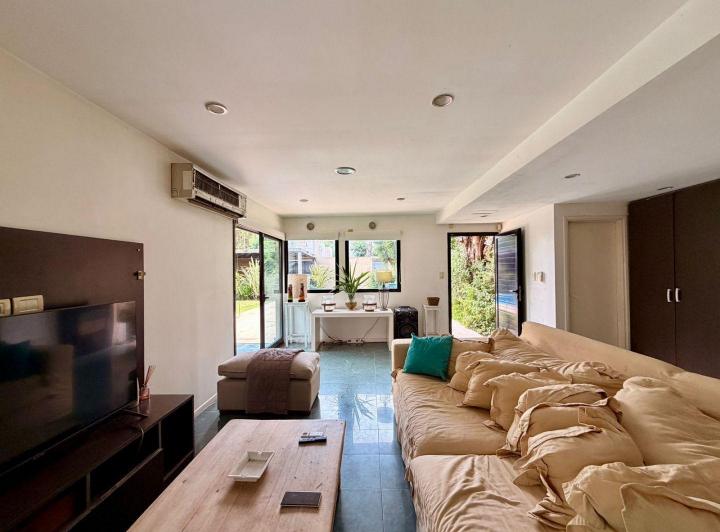 Casa · 201m² · 5 Ambientes · 2 Cocheras