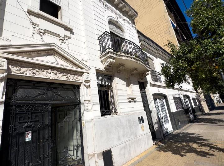 Casa · 700m² · 15 Ambientes · 3 Cocheras