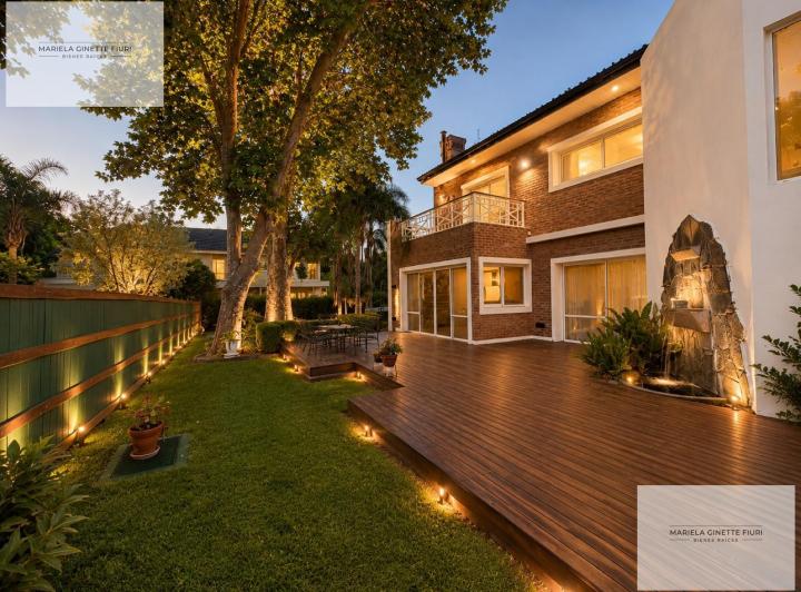 Casa · 630m² · 7 Ambientes · 3 Cocheras