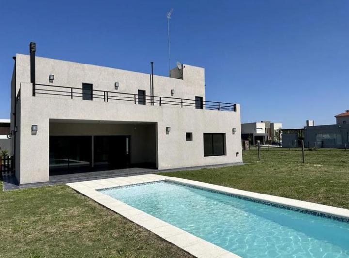 Casa · 200m² · 5 Ambientes · 3 Cocheras