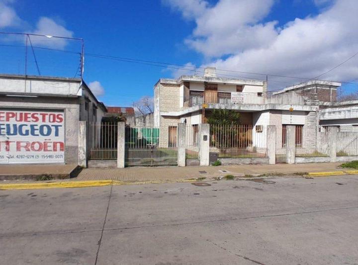 Casa · 256m² · 5 Ambientes · 3 Cocheras