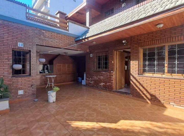 Casa · 170m² · 5 Ambientes · 2 Cocheras