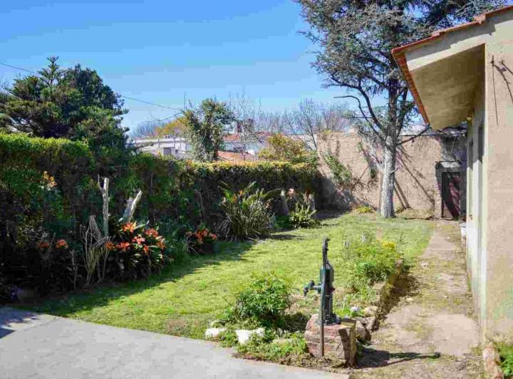 Casa · 220m² · 5 Ambientes · 1 Cochera