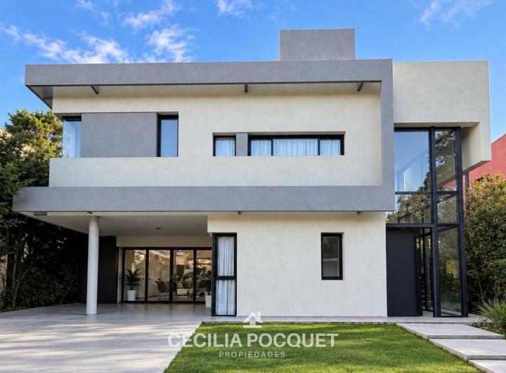 Casa · 285m² · 5 Ambientes · 2 Cocheras