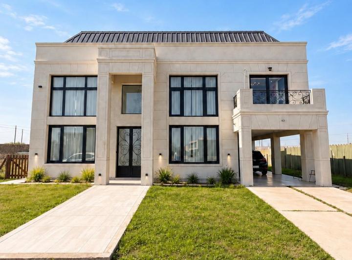 Casa · 390m² · 6 Ambientes · 2 Cocheras