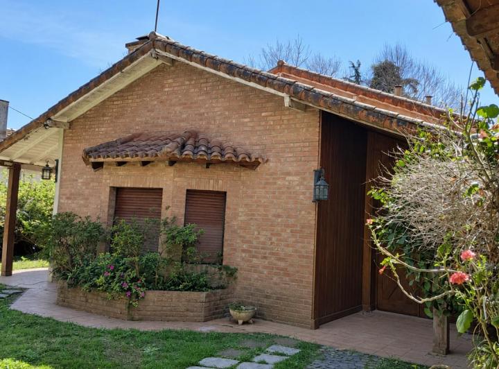 Casa · 248m² · 5 Ambientes · 2 Cocheras