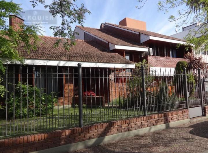 Casa · 536m² · 4 Dormitorios · 2 Cocheras