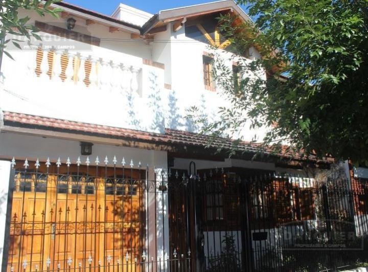 Casa · 166m² · 4 Dormitorios · 2 Cocheras