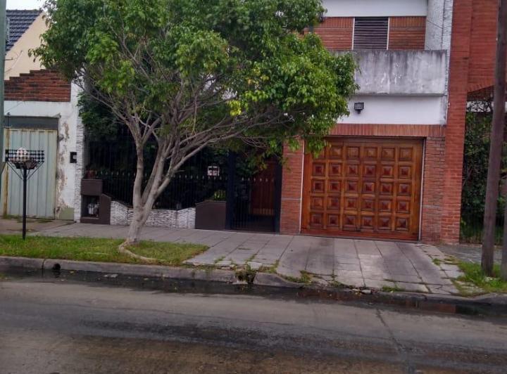 Casa · 221m² · 5 Ambientes · 1 Cochera