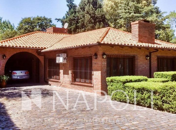 Casa · 370m² · 6 Ambientes · 2 Cocheras