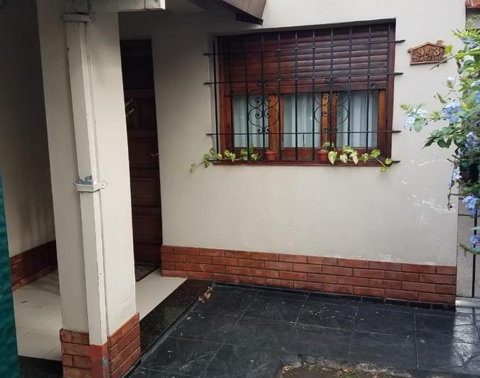 Casa · 180m² · 5 Ambientes · 2 Cocheras