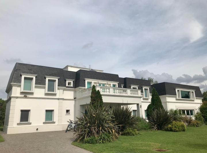 Casa · 600m² · 20 Ambientes · 1 Cochera