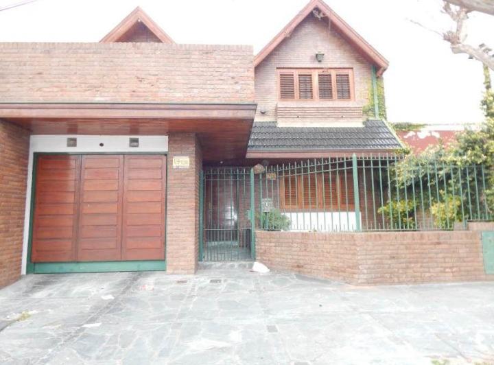 Casa · 300m² · 5 Ambientes · 2 Cocheras