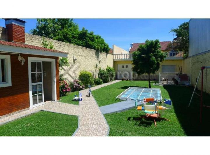 Casa · 220m² · 5 Ambientes · 1 Cochera
