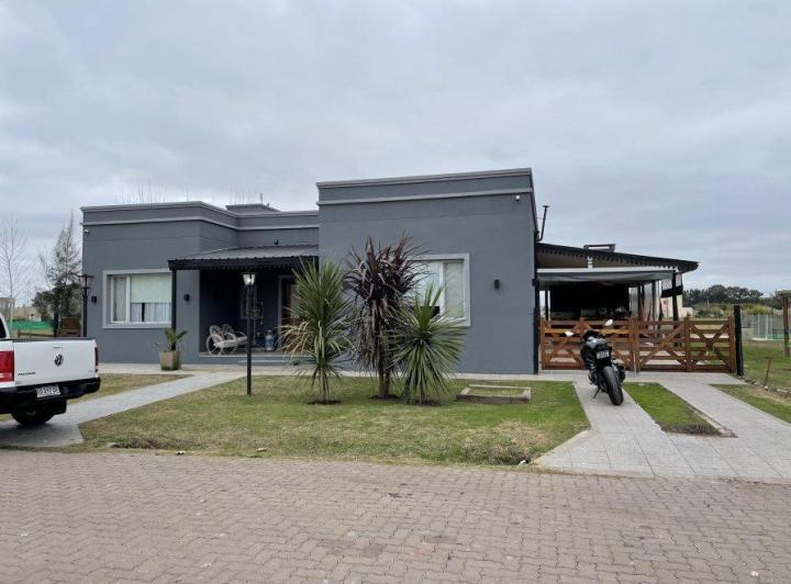 Casa · 194m² · 6 Ambientes · 1 Cochera