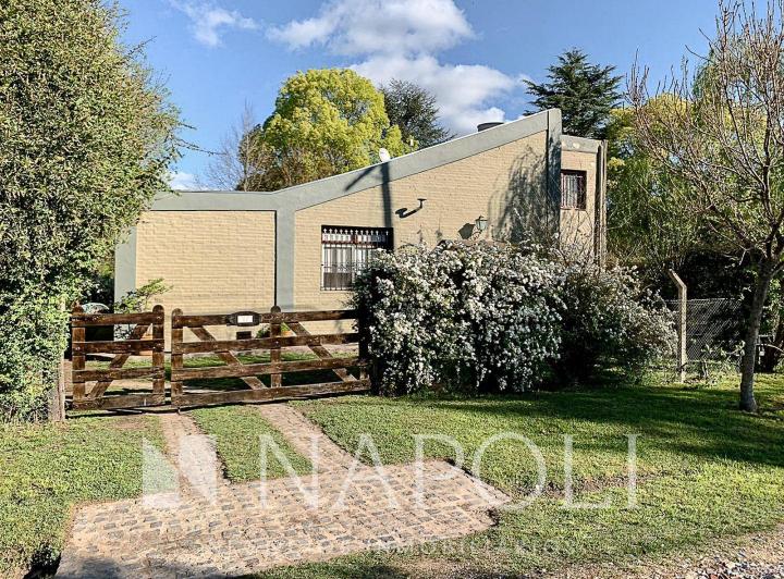 Casa · 220m² · 5 Ambientes · 1 Cochera