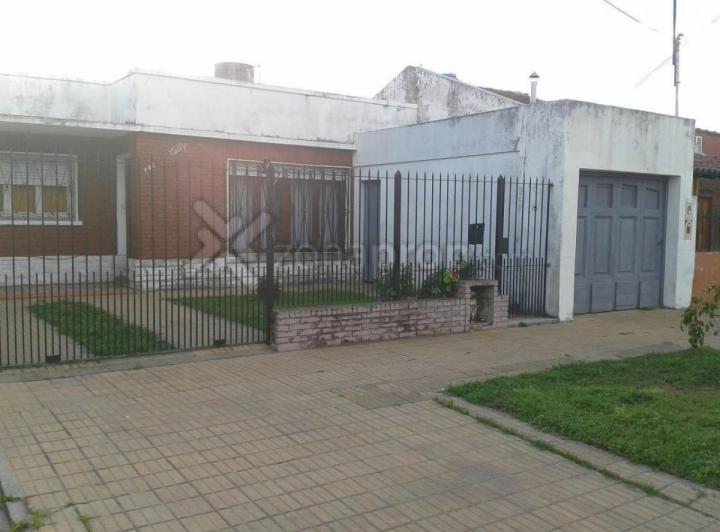 Casa · 180m² · 4 Dormitorios · 2 Cocheras