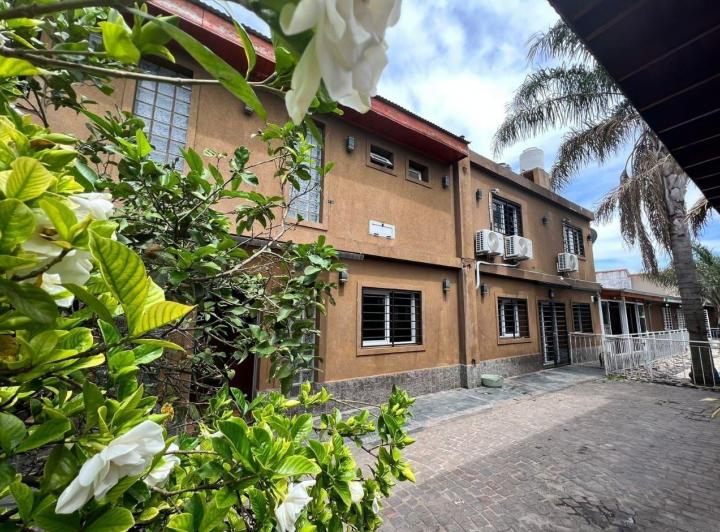 Casa · 295m² · 5 Ambientes · 1 Cochera