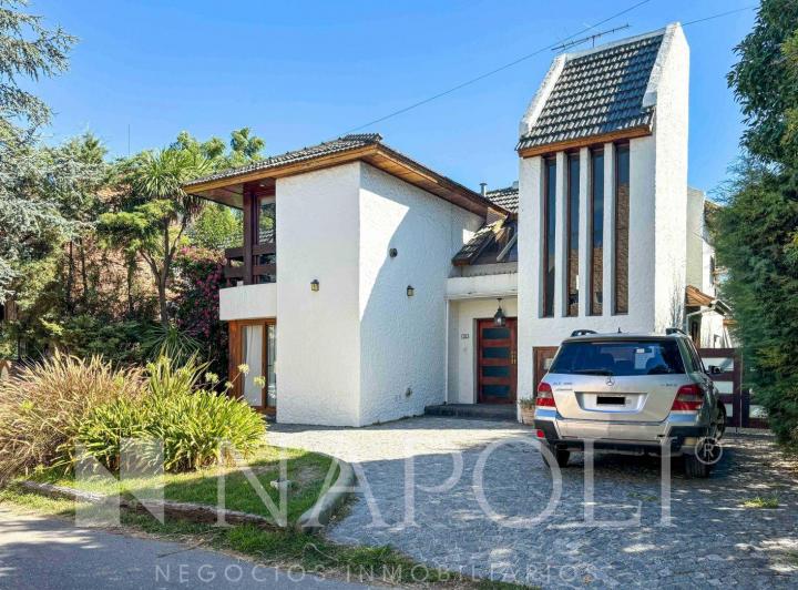 Casa · 230m² · 5 Ambientes
